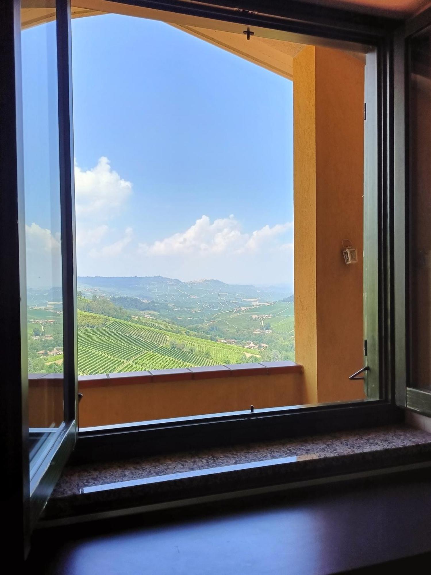 Soggiorno Con Splendida Vista Монфорте-д'Альба Экстерьер фото